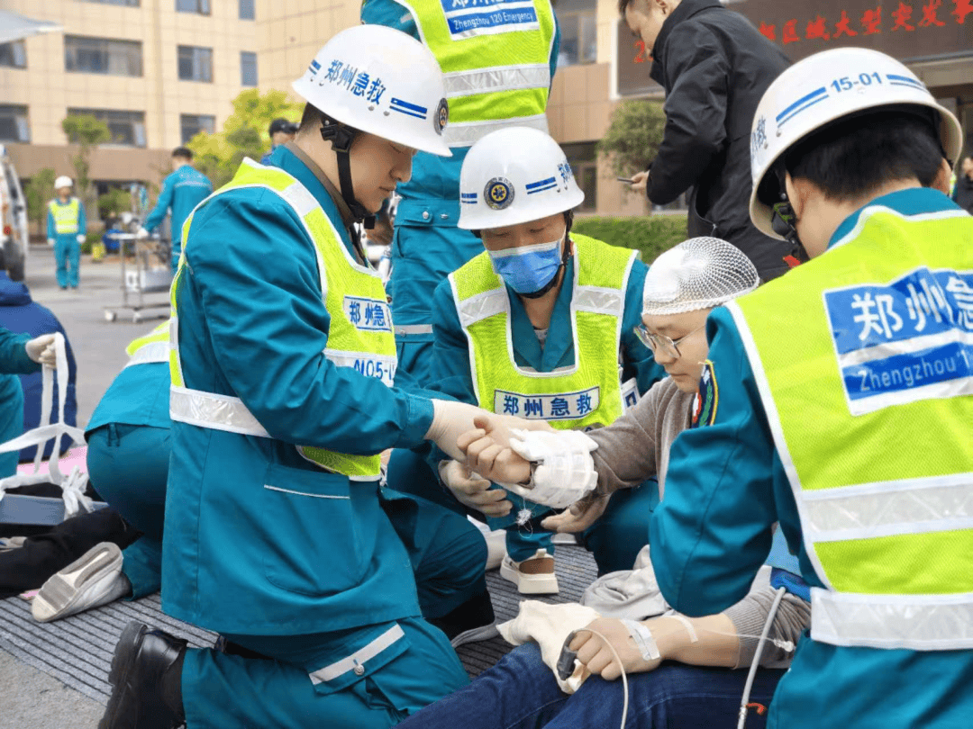 包含赛场上的突发事件：危急时刻的应变与救援的词条